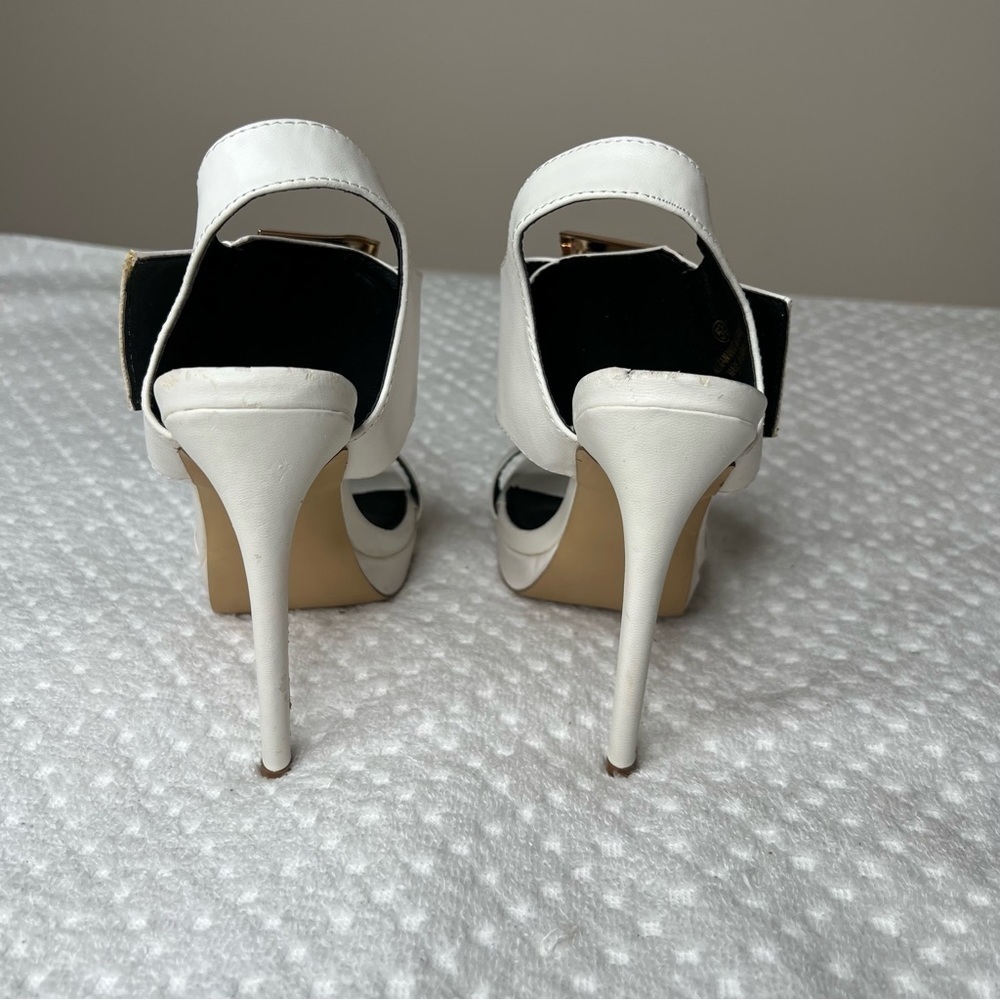 Liliana Off White Heeled Sandal. - Picture 3 of 9
